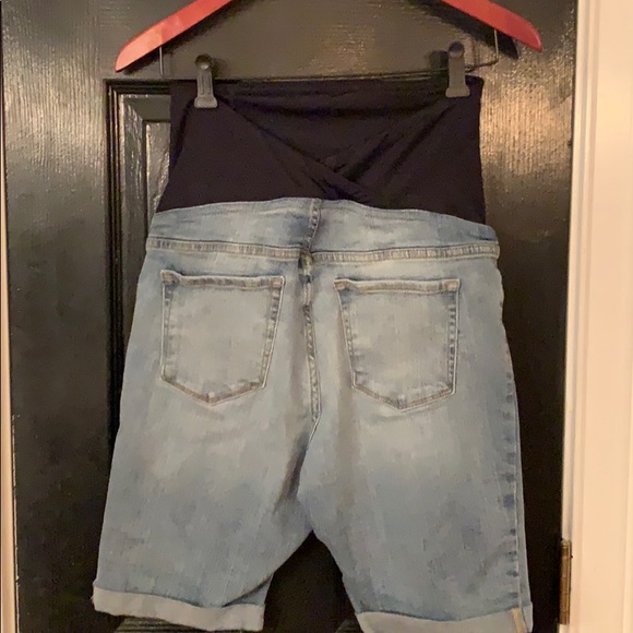 New Isabel Maternity distressed jean shorts 6 - Picture 3 of 5